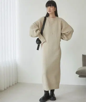 ANGIE 앙제 핑거홀 맥시 니트 원피스 아이보리 미사용