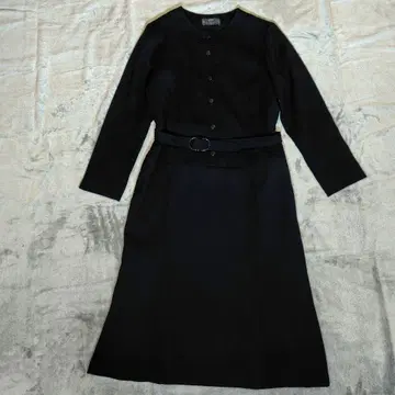 KYU 블랙 긴팔 무릎 기장 원피스