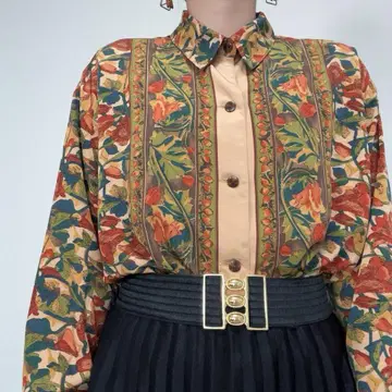 브라운 계열 꽃무늬 보타니컬 올 패턴 레트로 블라우스 시모키타자와