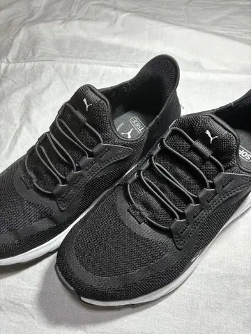PUMA 블랙 스니커즈 소프트라이드 스니커즈