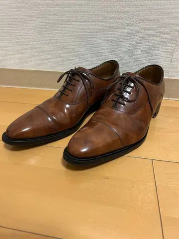 브라운 가죽 드레스 슈즈 스트레이트 팁