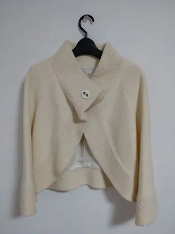 아이보리 숏 기장 자켓