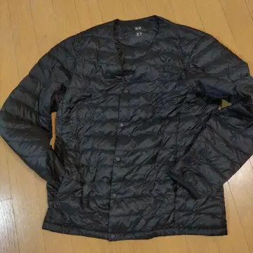 블랙 라이트 다운 자켓 노카라 버튼 포함