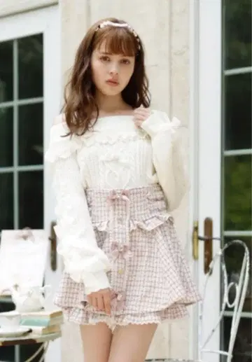 리즈리사 레이스업 슬리브 오프숄더 니트 화이트