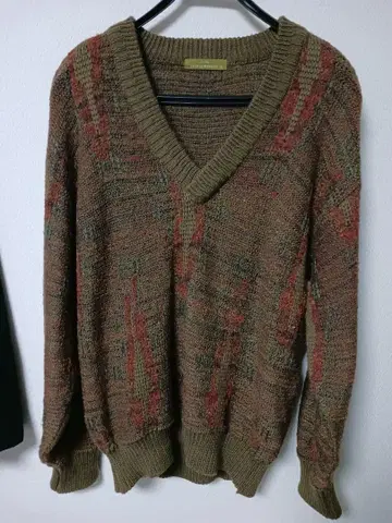 Trapelwinday V넥 니트