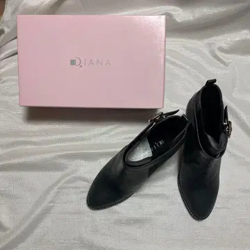 DIANA 블랙 하이힐 숏부츠