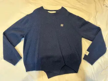 SATUR 네이비 크루넥 스웨터
