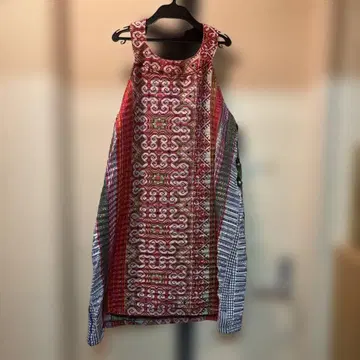 다색 자수 슬리브리스 튜닉