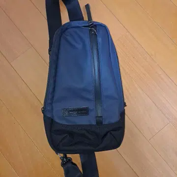 [ masterpiece ] 다크 블루 나일론 슬림 숄더백
