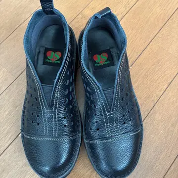 JS 하트 라벨 V컷 경량 펀칭 슈즈