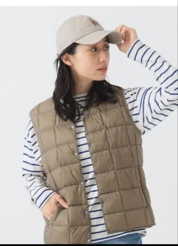 새상품급 TAION V넥 이너 다운 베스트 카키 사이즈 S