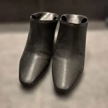 블랙 앵클부츠 스틸레토