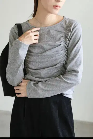 새상품 셀렉모카 SELECT MOCA 더블 개더 디자인 상의