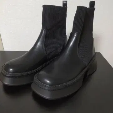 블랙 통굽 숏부츠 니트 삭스 스타일