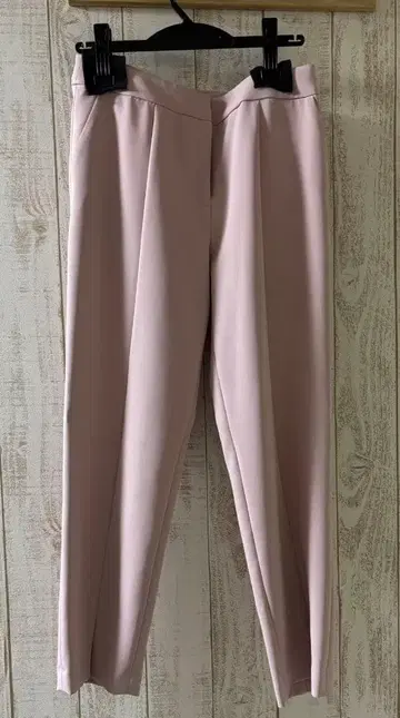 NEMIKA 핑크 팬츠 밑단 앞쪽에 슬릿 들어간