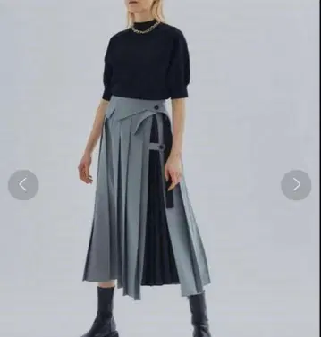 비지 아트 플리츠 스커트 사이즈 2