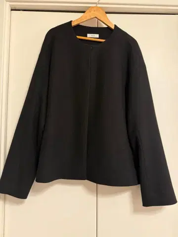 SALOON 노카라 숏코트 블랙 36 새상품급