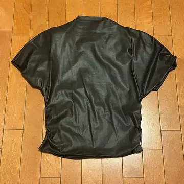 ZARA 가죽풍 T셔츠 L