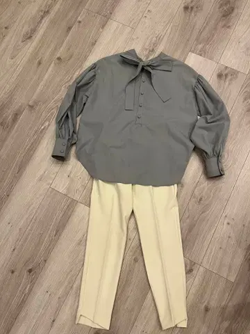 THREE SQUARE 리본 블라우스 완판