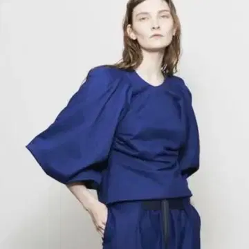 새상품급 divka 볼륨 슬리브 풀오버 티셔츠 블루 2