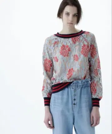 그레이스 콘티넨탈 꽃무늬 레이스 긴팔 레이스 라인 상의