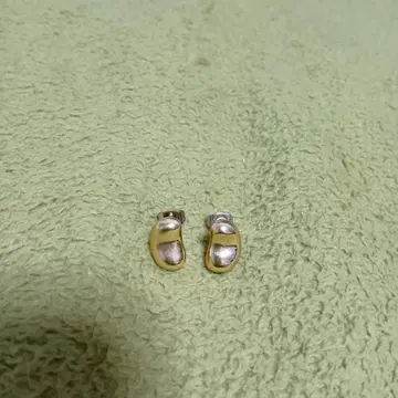 골드풍 귀걸이 콩 모양