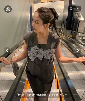 GIRL 핀스트라이프 슬리브리스 뷔스티에 드레스