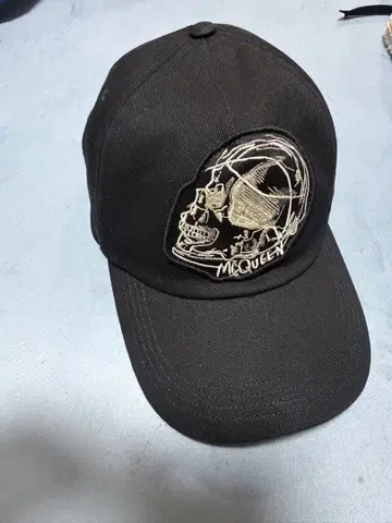 Alexander McQueen 스컬 자수 캡