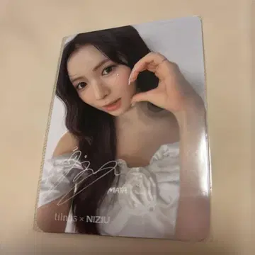 MAYA tilnis x NIZIU 콜라보 카드