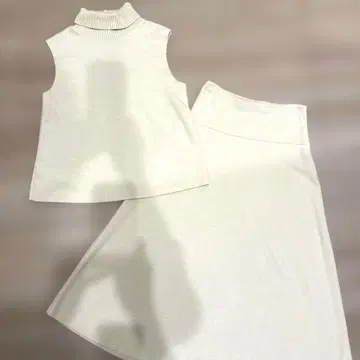 ZARA 직영점 구매 미사용 새상품 화이트 터틀 플레어 스커트 셋업