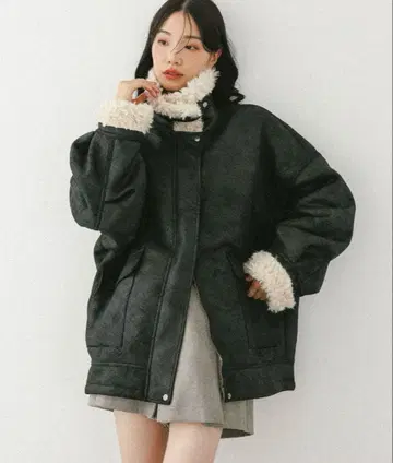 플리스 볼륨 실루엣 무스탕 코트