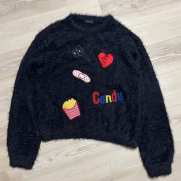 CANDYSTRIPPER 자수 블랙 스웨터 M 사이즈