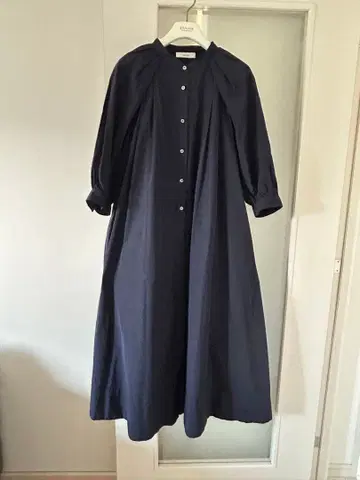 ebure 타프타 원피스 네이비