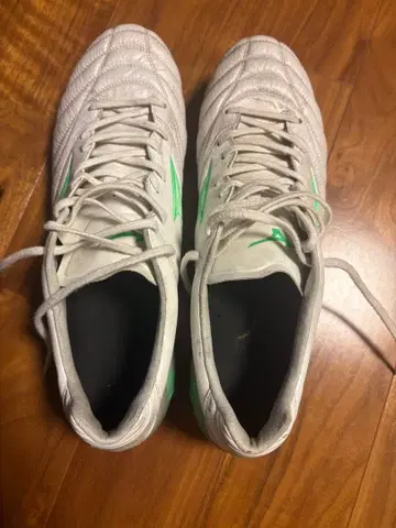 화이트/그린 축구화 스파이크