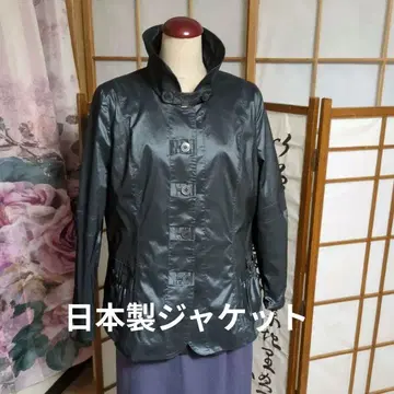 다크 그레이 버튼 부착 자켓