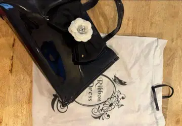 아시야 그레이스의 에나멜 백