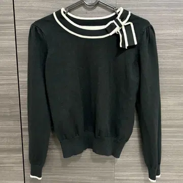 리본 포함 블랙 니트 M 사이즈