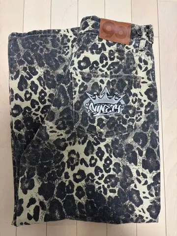 9090 나인티나인티 레오파드 무늬 팬츠