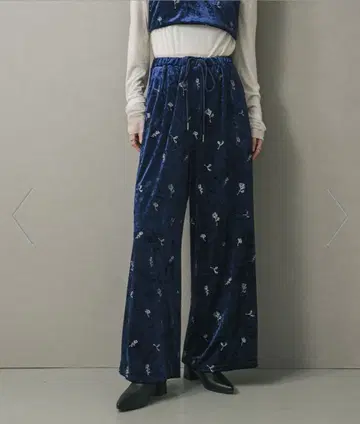 자수 네이비 벨로아 팬츠 어반 리서치 도어즈