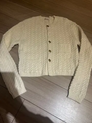 골드 버튼 니트