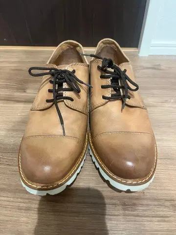 브라운 가죽 캐주얼 슈즈 화이트 밑창