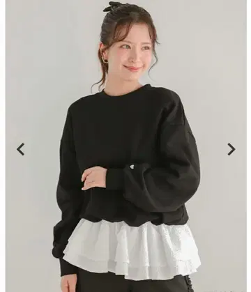 핏모어 밑단 프릴 자카드 도킹 맨투맨