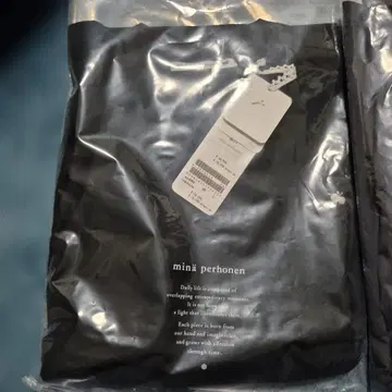 미나 페르호넨 새상품 T셔츠 블랙