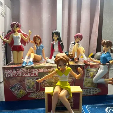 애니메이션 스타일 피규어 컬렉션