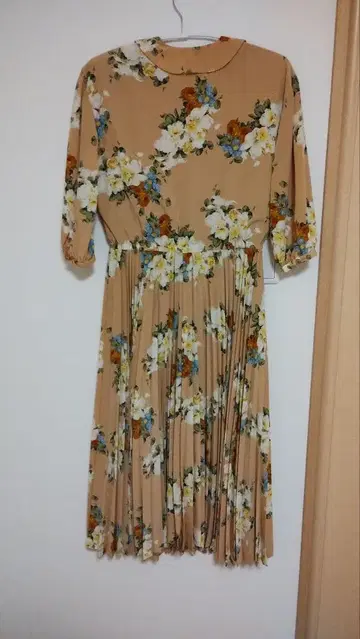 ingeborg 핑크하우스 플라워 프린트 베이지 원피스 7부 소매