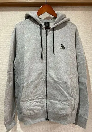 그레이 올빼미 자수 후드 부착 후드티