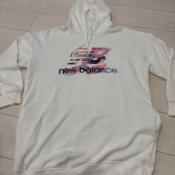 뉴발란스 후드티