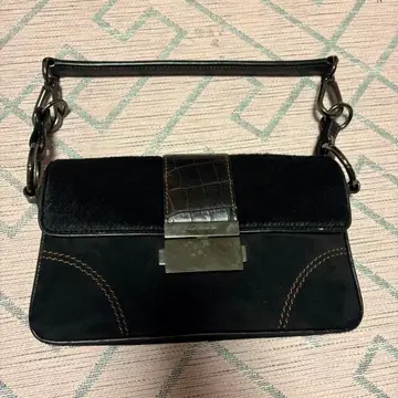 긴자 카네마츠 블랙 스웨이드 클러치백 체인 스트랩 포함