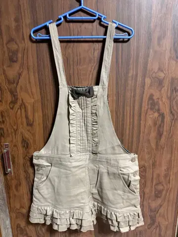 에밀리 템플큐트 프릴 달린 베이지 살로펫