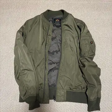 ALPHA INDUSTRIES MA-1 자켓 M 사이즈 올리브